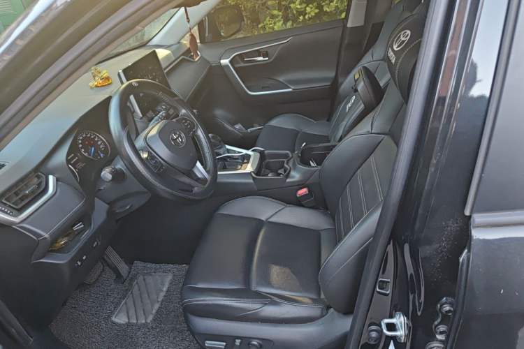 Used Toyota Wildlander 2020 Dual-Engine 2.5L E-CVT Two-Wheel Drive Luxury Edition Left Front Seat