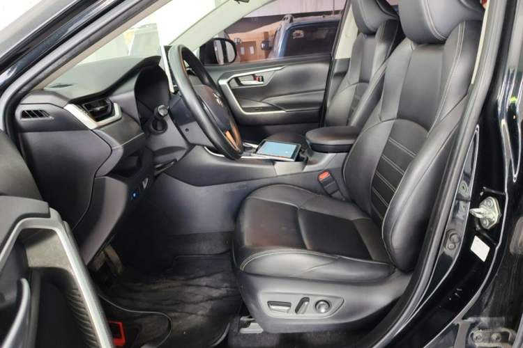 Used Toyota Wildlander 2020 Dual-Engine 2.5L E-CVT Two-Wheel Drive Luxury Edition Left Front Seat