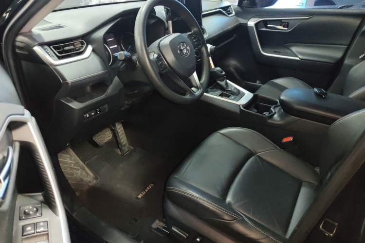 Used Toyota Wildlander 2020 Dual-Engine 2.5L E-CVT Two-Wheel Drive Luxury Edition Left Front Seat