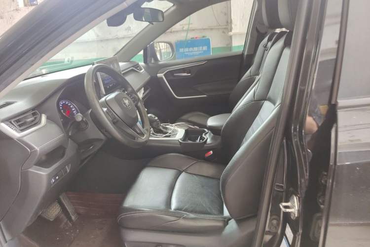 Used Toyota Wildlander 2020 2.0L CVT 4x4 Luxury Edition Left Front Seat