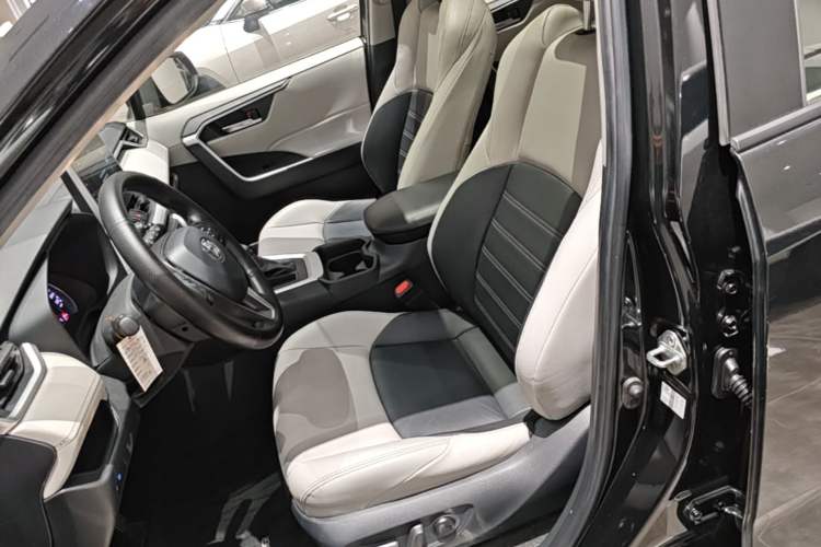 Used Toyota Wildlander 2020 2.0L CVT Two-Wheel Drive Luxury Edition Left Front Seat