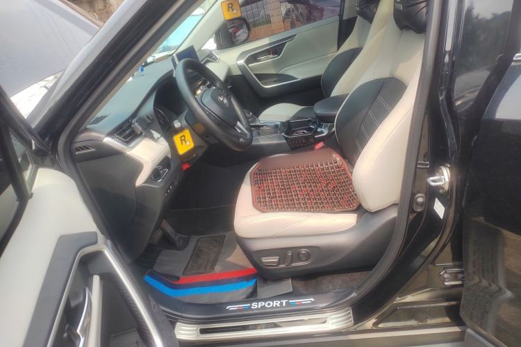Used Toyota Wildlander 2020 2.0L CVT Two-Wheel Drive Luxury Edition Left Front Seat