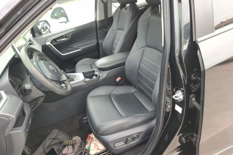 Used Toyota Wildlander 2020 Dual-Engine 2.5L E-CVT Two-Wheel Drive Luxury Edition Left Front Seat