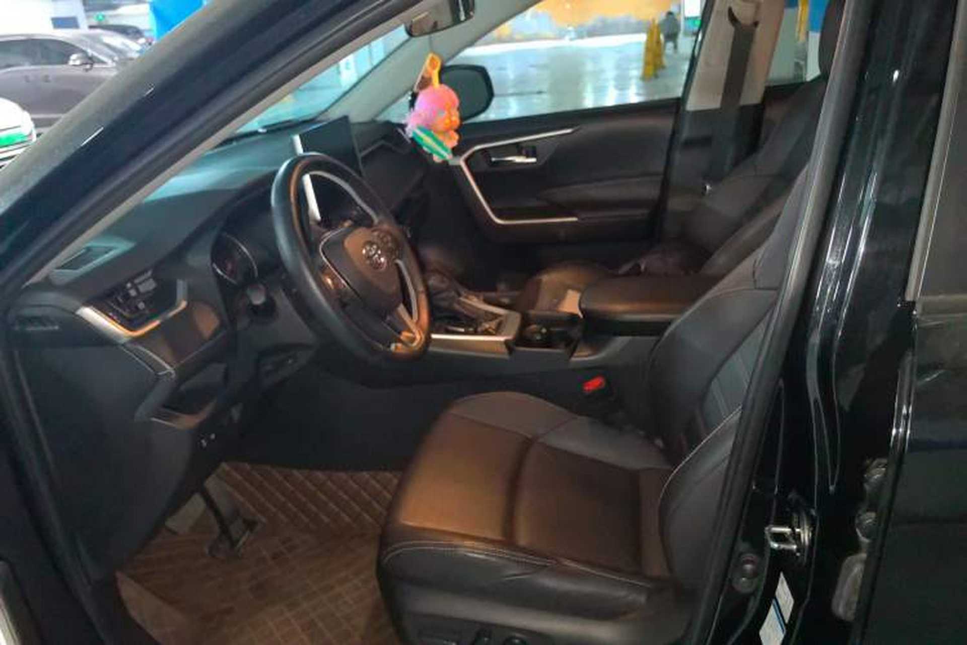 Used Toyota Wildlander 2020 2.0L CVT 4x4 Luxury Edition Left Front Seat