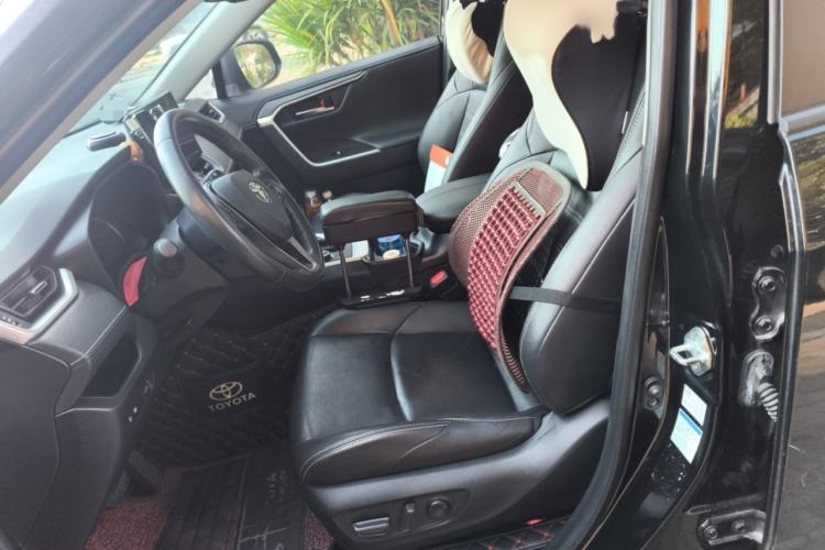 Used Toyota Wildlander 2020 2.0L CVT Four-Wheel Drive Premium Edition Left Front Seat
