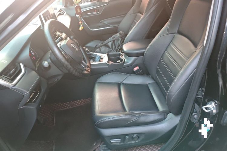 Used Toyota Wildlander 2020 2.0L CVT 4x4 Luxury Edition Left Front Seat