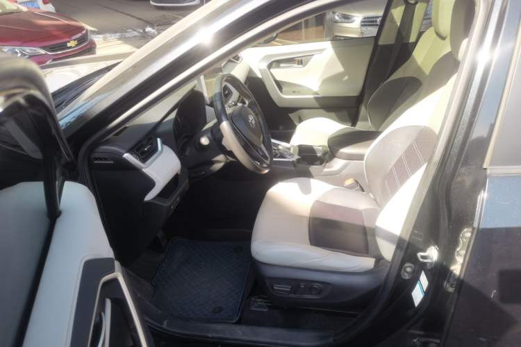 Used Toyota Wildlander 2020 2.0L CVT Four-Wheel Drive Premium Edition Left Front Seat