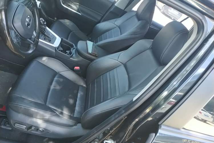 Used Toyota Wildlander 2020 2.0L CVT 4x4 Luxury Edition Left Front Seat