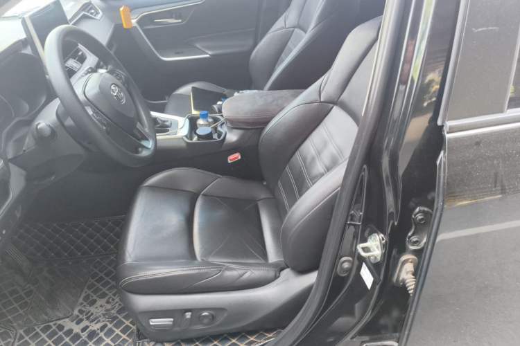 Used Toyota Wildlander 2020 2.0L CVT Two-Wheel Drive Luxury Edition Left Front Seat