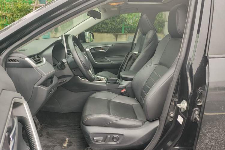 Used Toyota Wildlander 2020 2.0L CVT Two-Wheel Drive Luxury Edition Left Front Seat