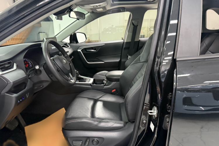 Used Toyota Wildlander 2020 2.0L CVT Two-Wheel Drive Luxury Edition Left Front Seat