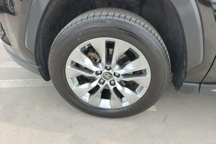 Used Toyota Wildlander 2020 Dual-Engine 2.5L E-CVT Two-Wheel Drive Luxury Edition Left Front Wheel Hub