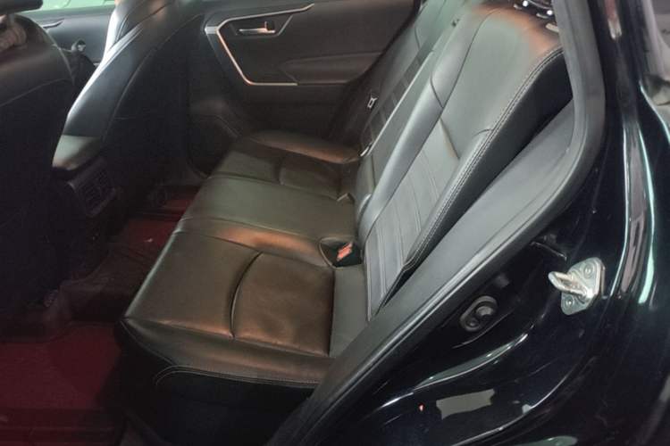 Used Toyota Wildlander 2020 Dual-Engine 2.5L E-CVT Two-Wheel Drive Luxury Edition Left Rear Seat
