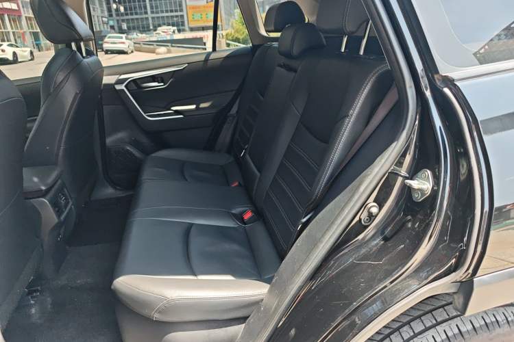 Used Toyota Wildlander 2020 Dual-Motor 2.5L E-CVT Four-Wheel Drive Luxury Edition Left Rear Seat