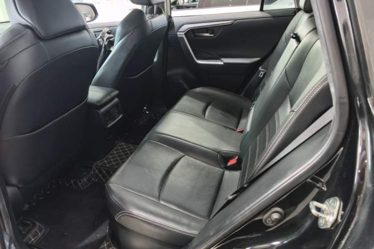 Used Toyota Wildlander 2020 Dual-Engine 2.5L E-CVT Two-Wheel Drive Prestige Edition Left Rear Seat