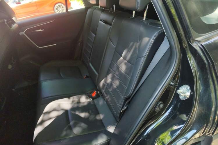 Used Toyota Wildlander 2020 Dual-Engine 2.5L E-CVT Two-Wheel Drive Prestige Edition Left Rear Seat