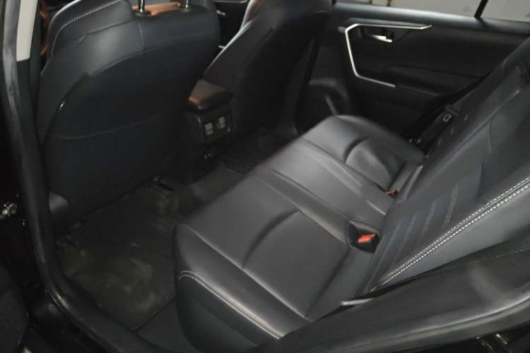 Used Toyota Wildlander 2020 Dual-Engine 2.5L E-CVT Two-Wheel Drive Luxury Edition Left Rear Seat