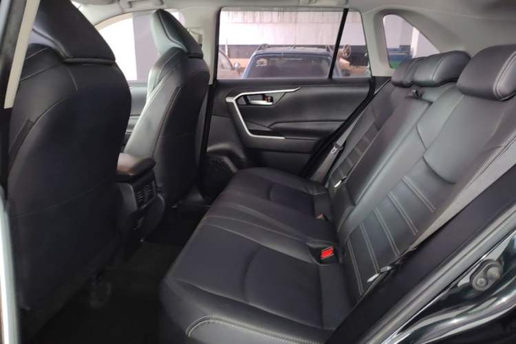 Used Toyota Wildlander 2020 Dual-Engine 2.5L E-CVT Two-Wheel Drive Luxury Edition Left Rear Seat