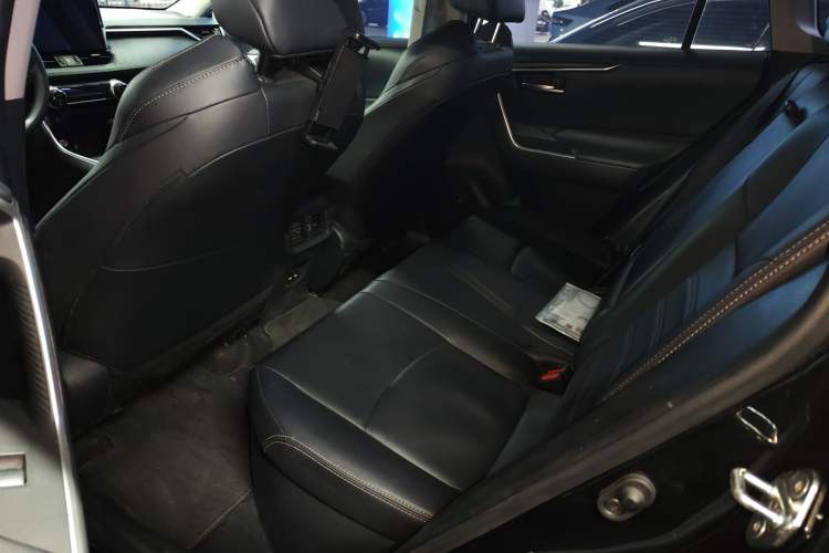 Used Toyota Wildlander 2020 Dual-Engine 2.5L E-CVT Two-Wheel Drive Luxury Edition Left Rear Seat