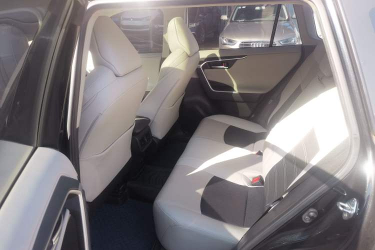 Used Toyota Wildlander 2020 2.0L CVT Four-Wheel Drive Premium Edition Left Rear Seat