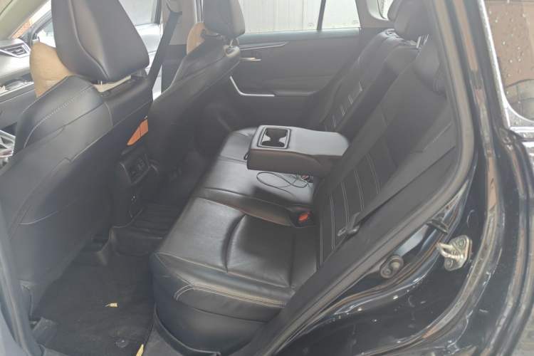Used Toyota Wildlander 2020 Dual-Engine 2.5L E-CVT Two-Wheel Drive Luxury Edition Left Rear Seat
