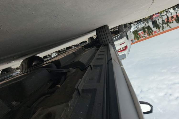 Used Toyota Wildlander 2020 Dual-Engine 2.5L E-CVT Two-Wheel Drive Luxury Edition Left Side Sill