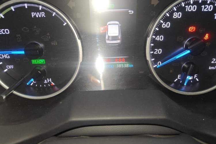 Used Toyota Wildlander 2020 Dual-Engine 2.5L E-CVT Two-Wheel Drive Luxury Edition Odometer Close Up
