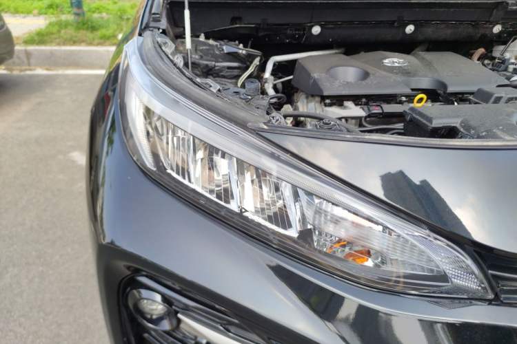 Used Toyota Wildlander 2020 2.0L CVT Two-Wheel Drive Luxury Edition Right Front Headlight