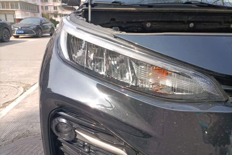 Used Toyota Wildlander 2020 2.0L CVT Two-Wheel Drive Luxury Edition Right Front Headlight