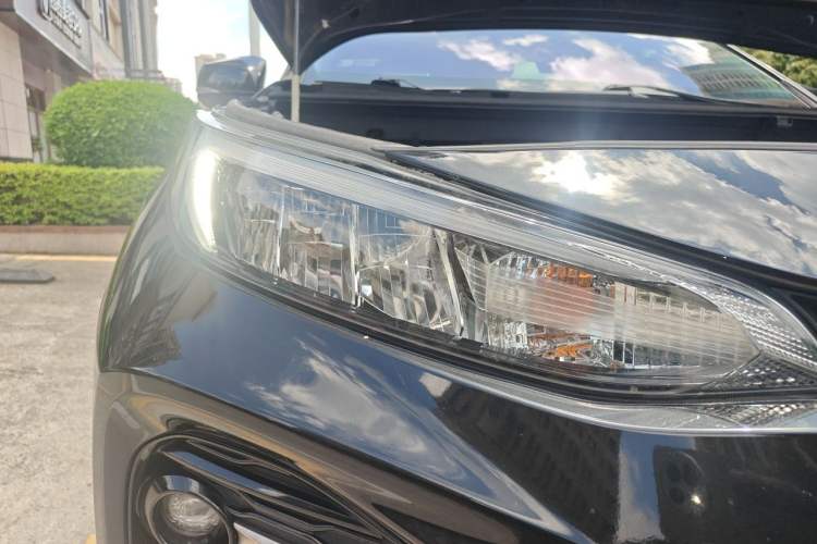 Used Toyota Wildlander 2020 2.0L CVT 4x4 Luxury Edition Right Front Headlight