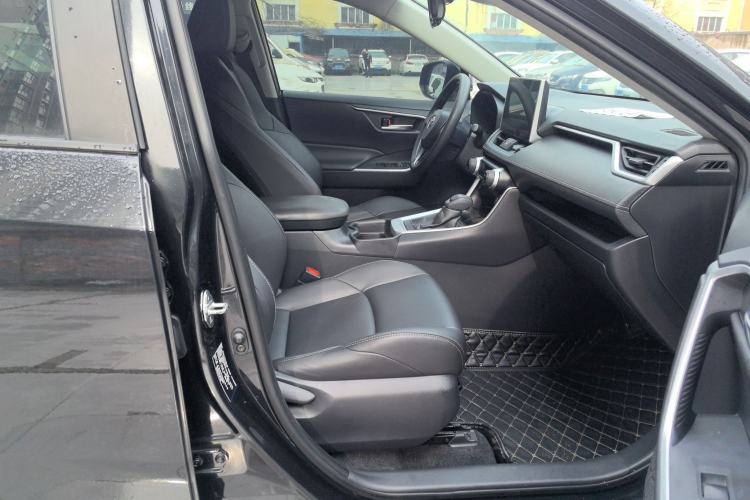 Used Toyota Wildlander 2020 2.0L CVT Two-Wheel Drive Luxury Edition Right Front Seat