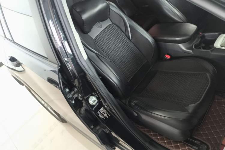 Used Toyota Wildlander 2020 2.0L CVT Two-Wheel Drive Leading Edition Right Front Seat