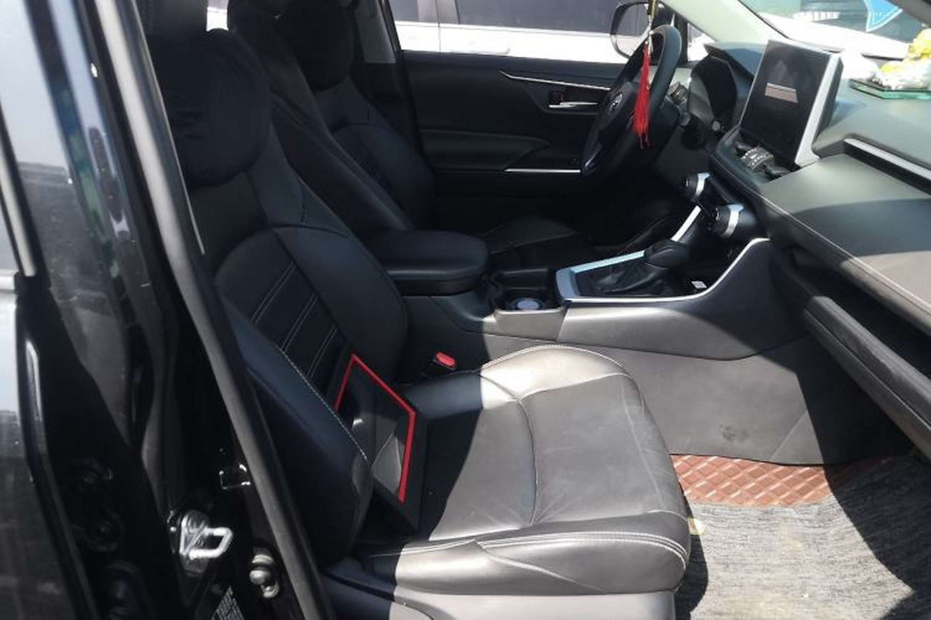 Used Toyota Wildlander 2020 2.0L CVT 4x4 Luxury Edition Right Front Seat
