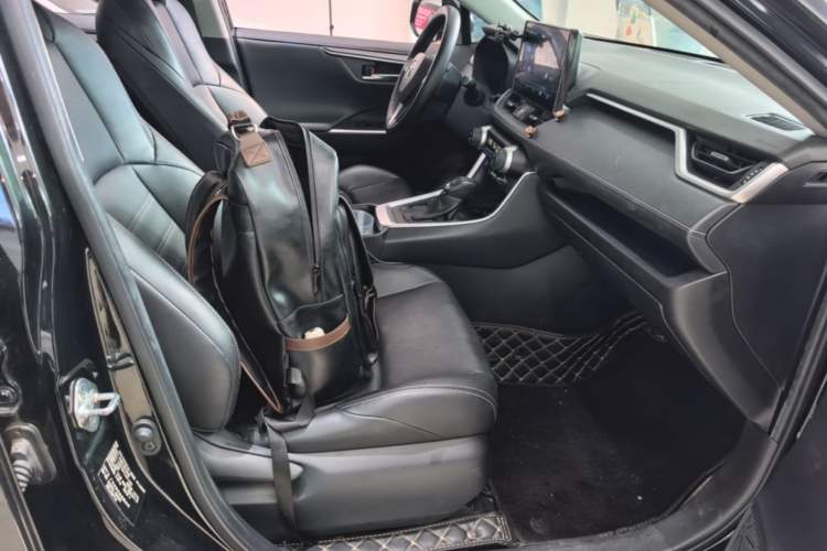 Used Toyota Wildlander 2020 Dual-Engine 2.5L E-CVT Two-Wheel Drive Prestige Edition Right Front Seat