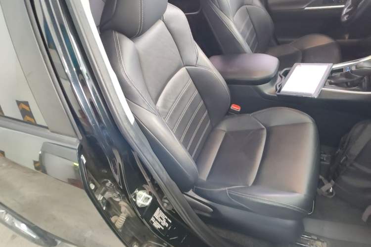 Used Toyota Wildlander 2020 Dual-Engine 2.5L E-CVT Two-Wheel Drive Luxury Edition Right Front Seat