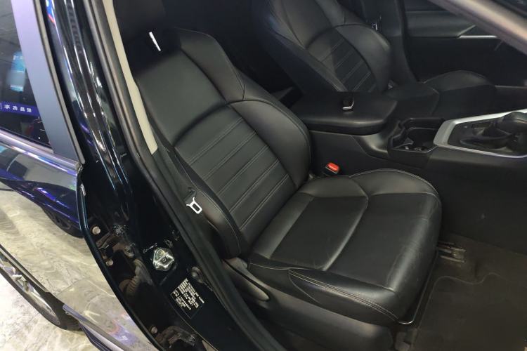 Used Toyota Wildlander 2020 Dual-Engine 2.5L E-CVT Two-Wheel Drive Luxury Edition Right Front Seat