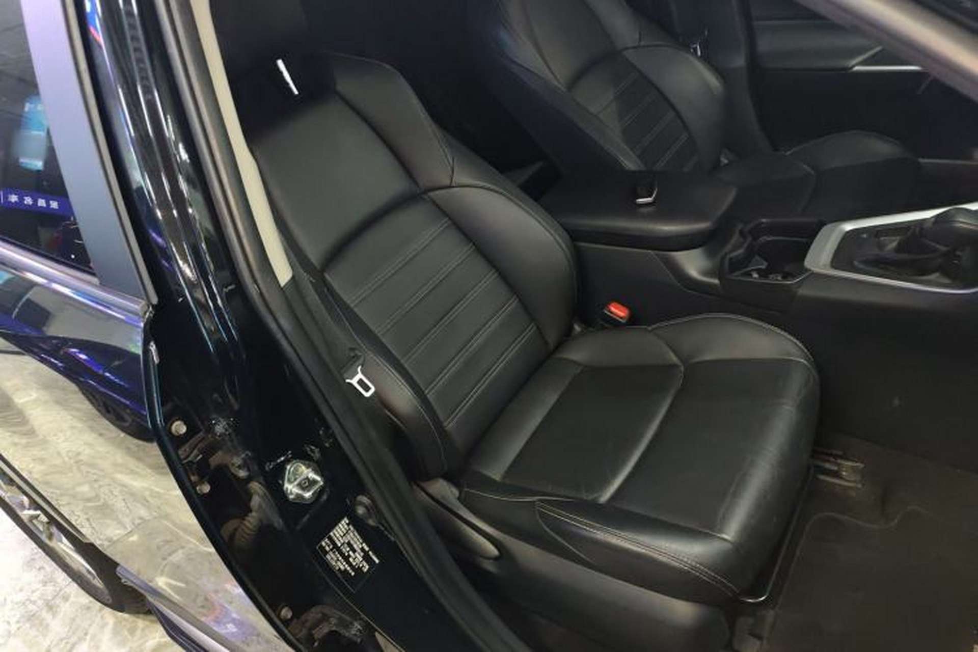 Used Toyota Wildlander 2020 Dual-Engine 2.5L E-CVT Two-Wheel Drive Luxury Edition Right Front Seat
