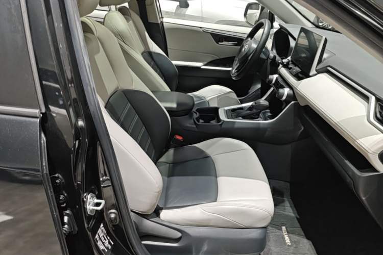 Used Toyota Wildlander 2020 2.0L CVT Two-Wheel Drive Luxury Edition Right Front Seat