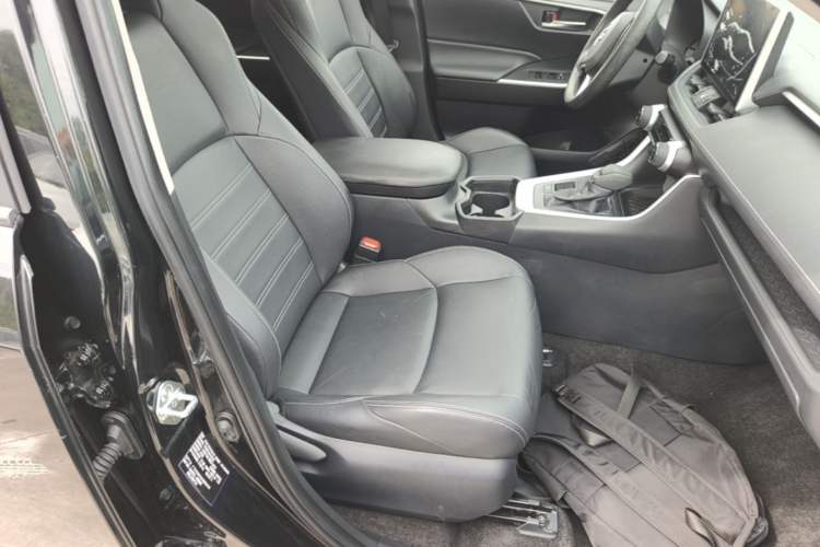 Used Toyota Wildlander 2020 Dual-Engine 2.5L E-CVT Two-Wheel Drive Luxury Edition Right Front Seat