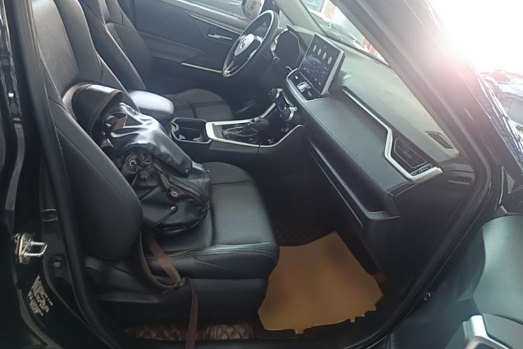 Used Toyota Wildlander 2020 2.0L CVT 4x4 Luxury Edition Right Front Seat