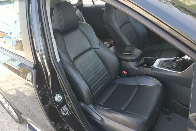 Used Toyota Wildlander 2020 2.0L CVT 4x4 Luxury Edition Right Front Seat