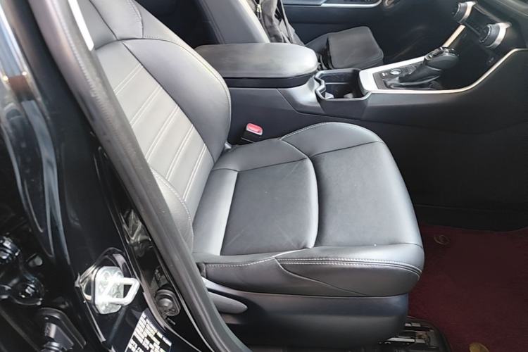 Used Toyota Wildlander 2020 2.0L CVT Two-Wheel Drive Luxury Edition Right Front Seat
