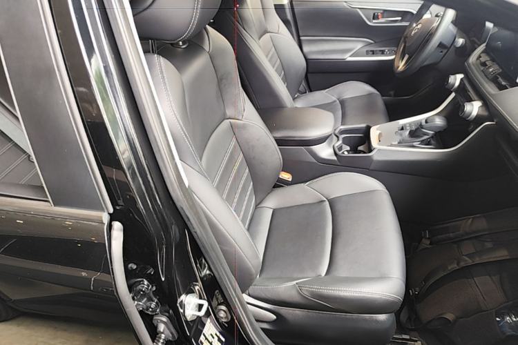 Used Toyota Wildlander 2020 2.0L CVT 4x4 Luxury Edition Right Front Seat