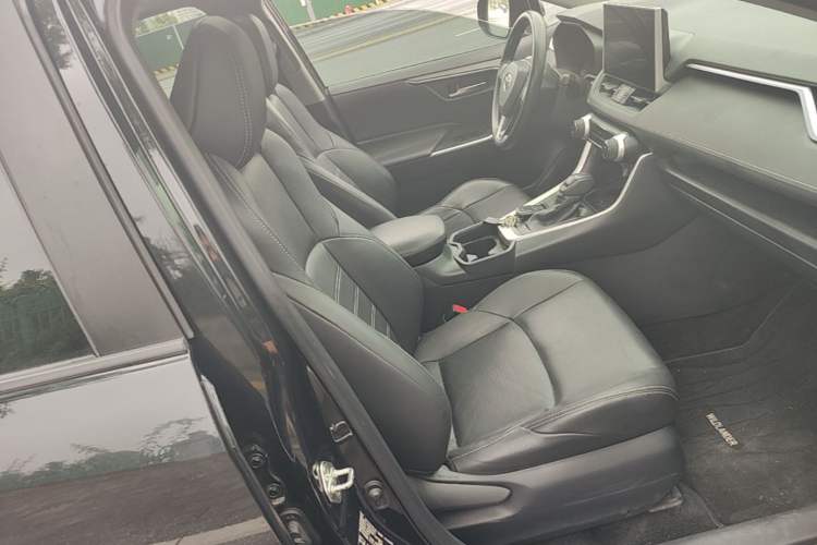 Used Toyota Wildlander 2020 2.0L CVT Two-Wheel Drive Luxury Edition Right Front Seat