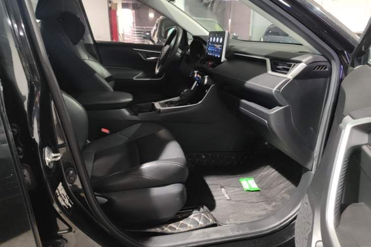 Used Toyota Wildlander 2020 2.0L CVT Two-Wheel Drive Luxury Edition Right Front Seat