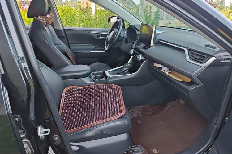 Used Toyota Wildlander 2020 Dual-Motor 2.5L E-CVT Four-Wheel Drive Luxury Edition Right Front Seat