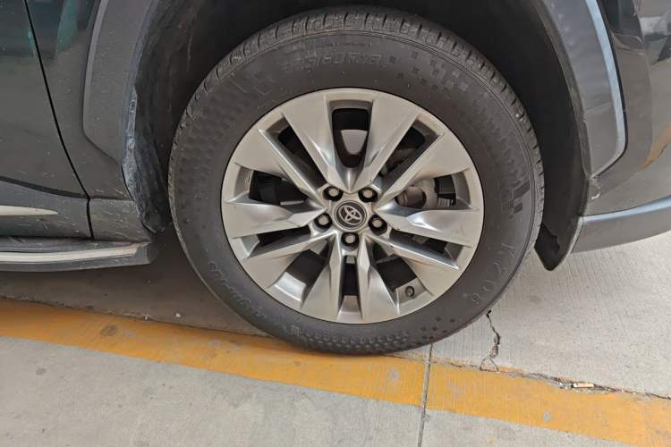 Used Toyota Wildlander 2020 Dual-Motor 2.5L E-CVT Four-Wheel Drive Luxury Edition Right Front Wheel Hub