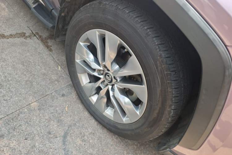Used Toyota Wildlander 2020 Dual-Engine 2.5L E-CVT Two-Wheel Drive Prestige Edition Right Front Wheel Hub