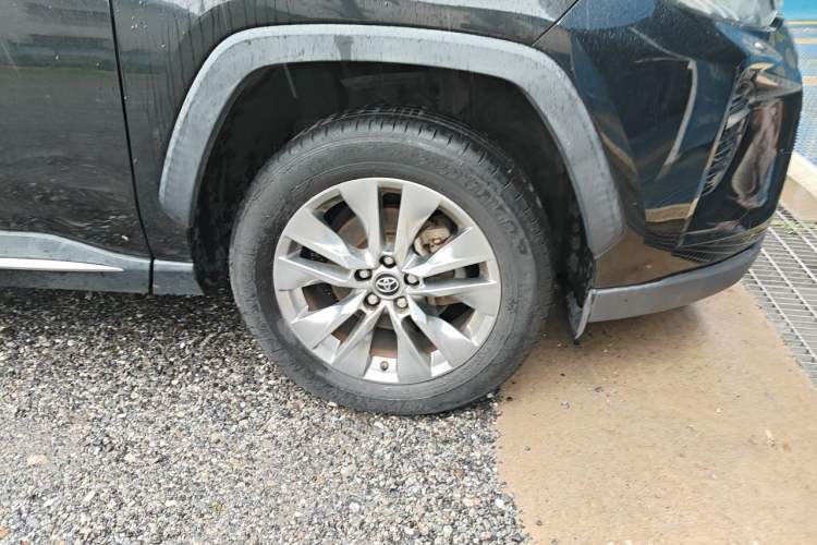 Used Toyota Wildlander 2020 2.0L CVT 4x4 Luxury Edition Right Front Wheel Hub
