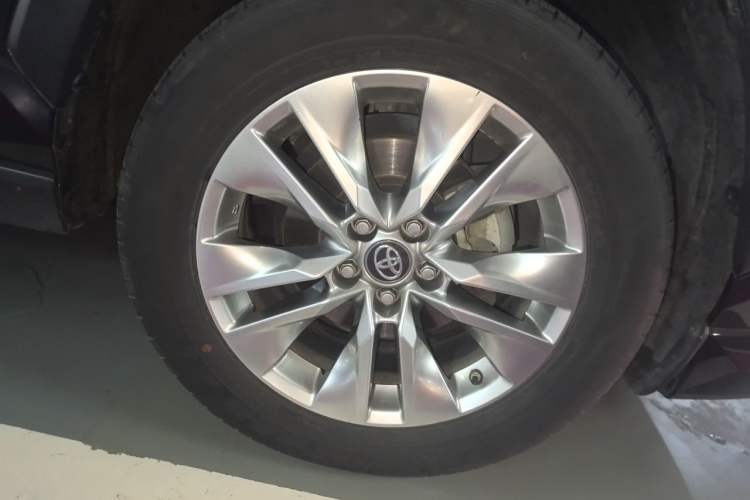 Used Toyota Wildlander 2020 2.0L CVT 4x4 Luxury Edition Right Front Wheel Hub